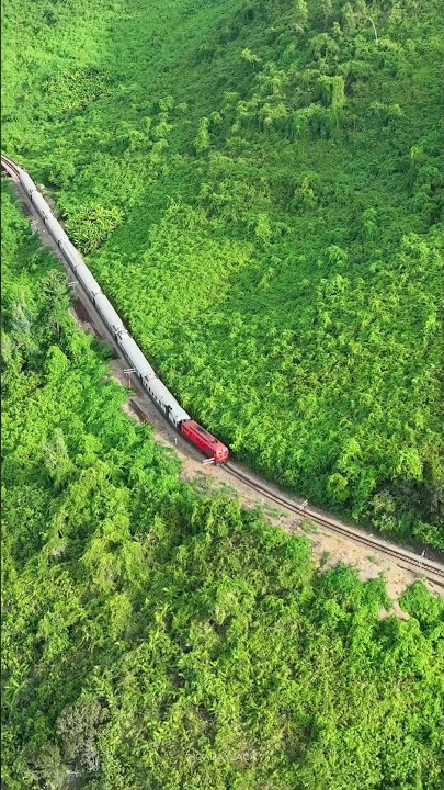 Tàu Di Sản Đèo Hải Vân